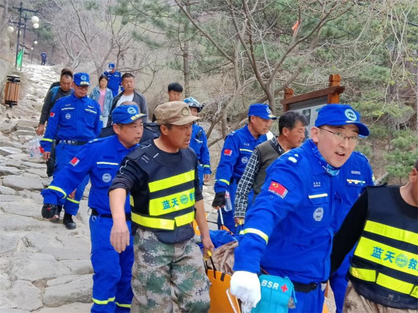 辽宁北镇蓝天救援队长刘国龙：爱在“蓝天”为生命护航