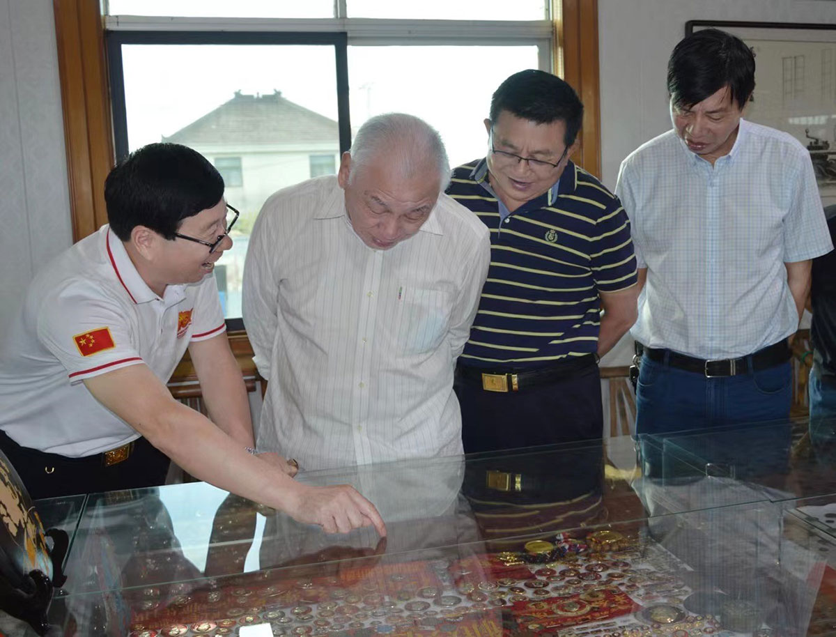 华夏文明欢乐行组委会举办纪念毛主席逝世46周年活动