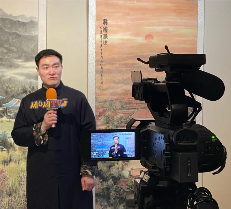 国际著名艺术大师王余根先生在韩国接受媒体采访