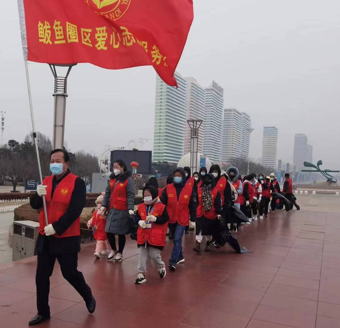 营口鲅鱼圈：志愿者义务净滩行动 建设大美鲅鱼圈