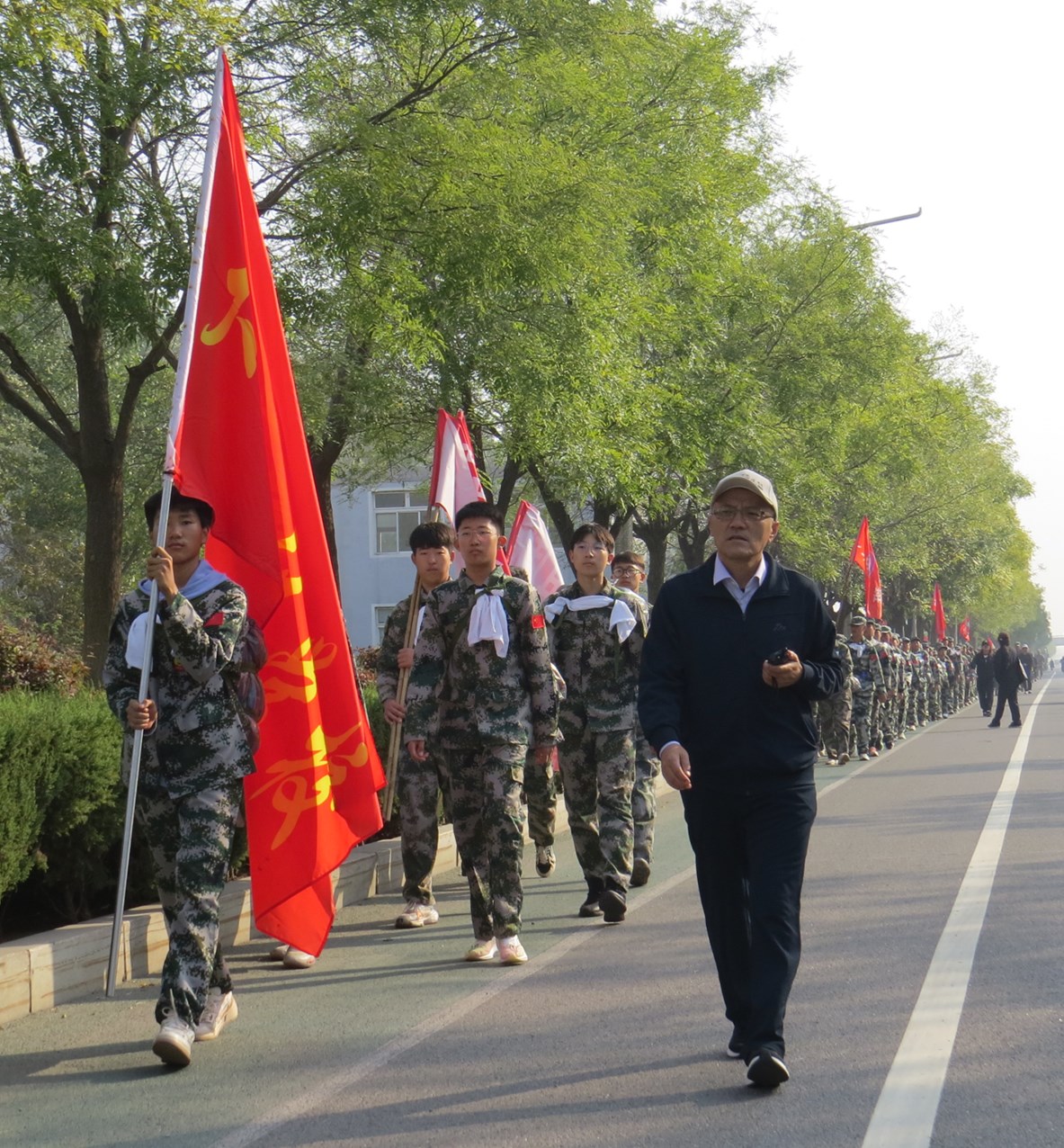 向解放军学习，铸红色之魂