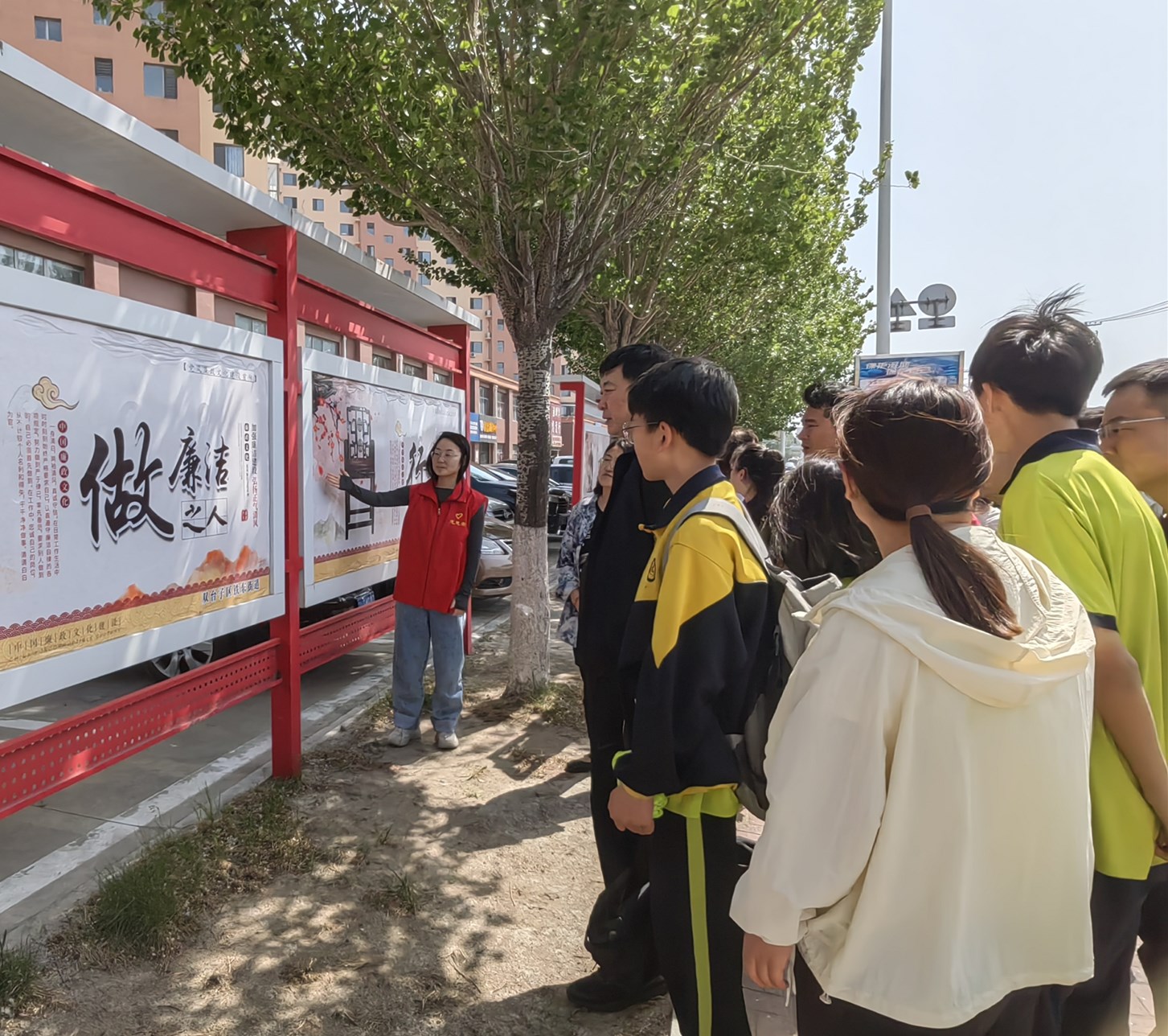 前锋社区开展“奏响党纪学习教育三部曲”主题党日活动