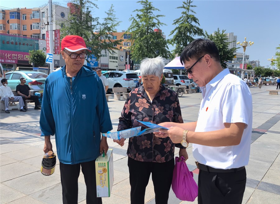 郭明义爱心团队沟帮子福全团队参与“夏季送清凉”专项救助行动