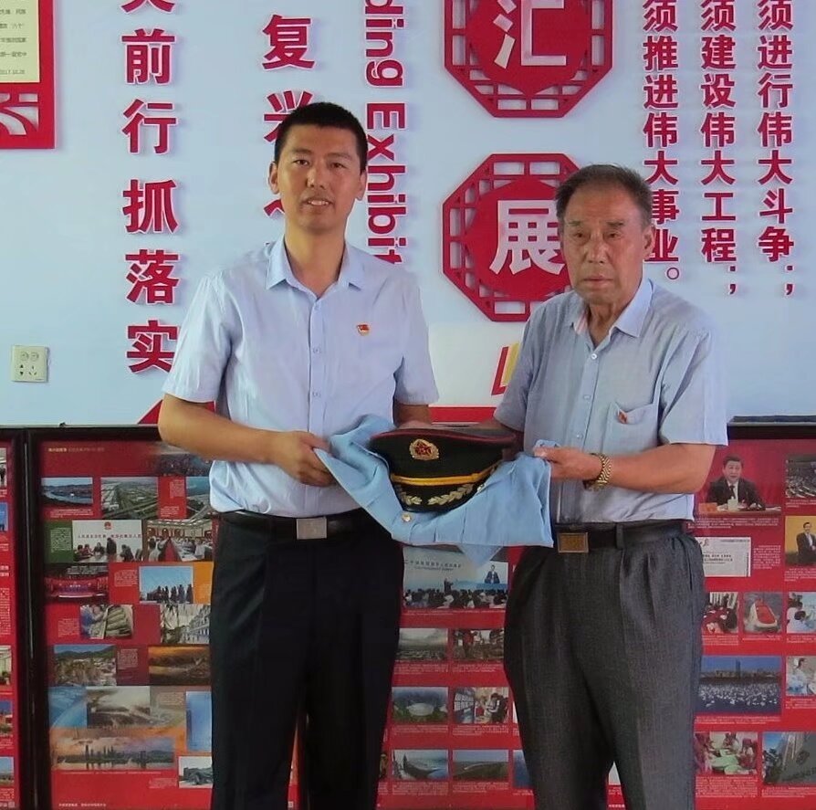 学者陶凯龙向辽宁省全民国防教育示范基地徐恩惠红色教育基地捐献红色藏品